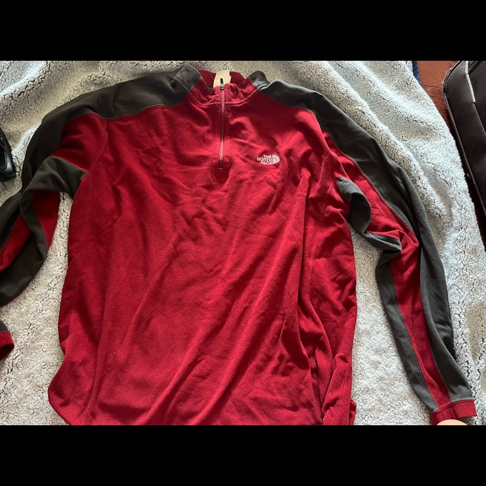 Men north face sweater